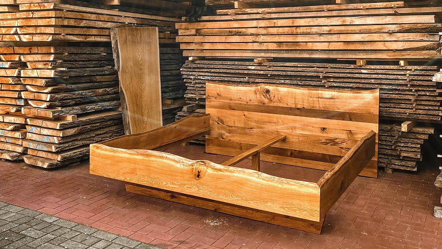 De klant kan zelf het hout kiezen voor het gewenste project.